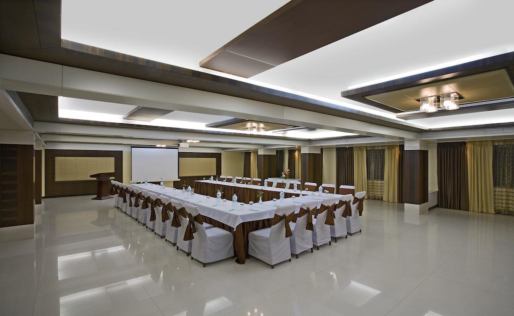 Kapila Business Hotel Пуна Экстерьер фото