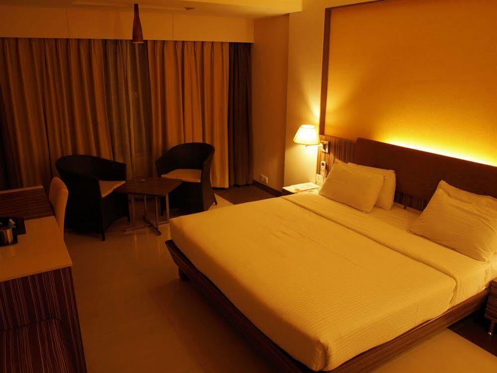Kapila Business Hotel Пуна Экстерьер фото