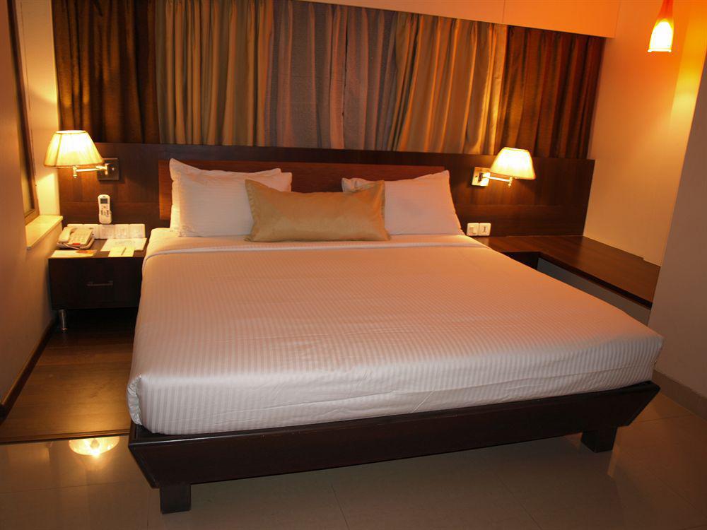 Kapila Business Hotel Пуна Экстерьер фото